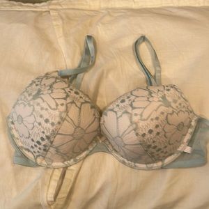 New without tags Victoria secret push up bra